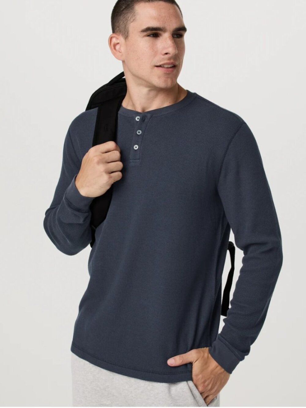 Vuori Men's Waffle Henley in Navy